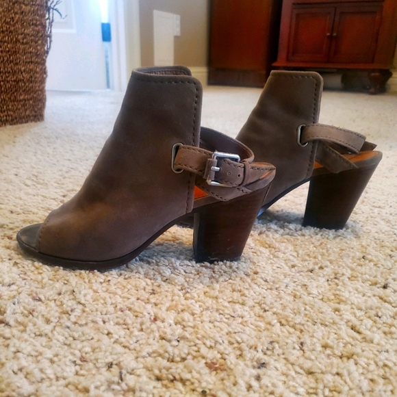 Frye Suede Dani Shield Sling - Picture 1 of 6